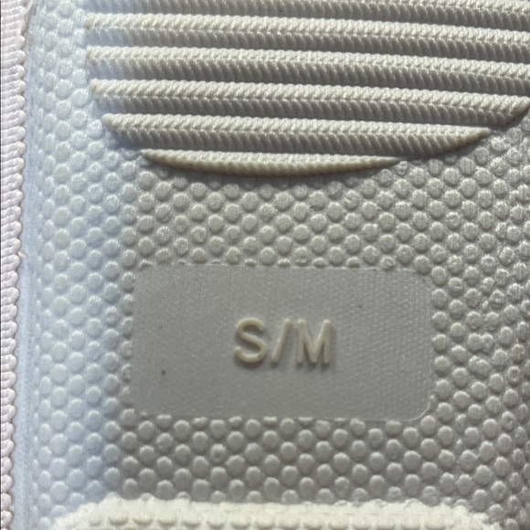 Splendid Soft Pink Fuzzy Slippers new Sizes S/M - Picture 4 of 5